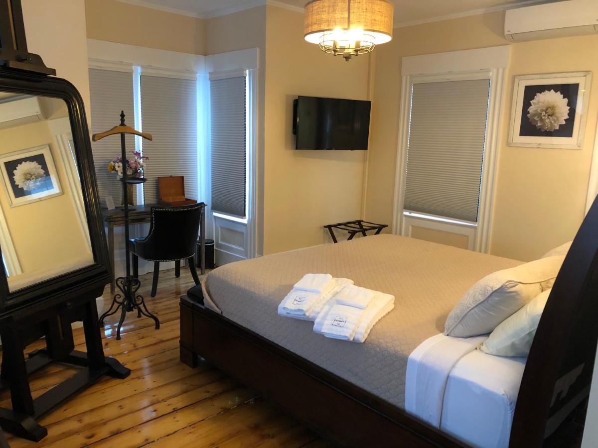 Sea Street Inn Hyannis Port Buitenkant foto
